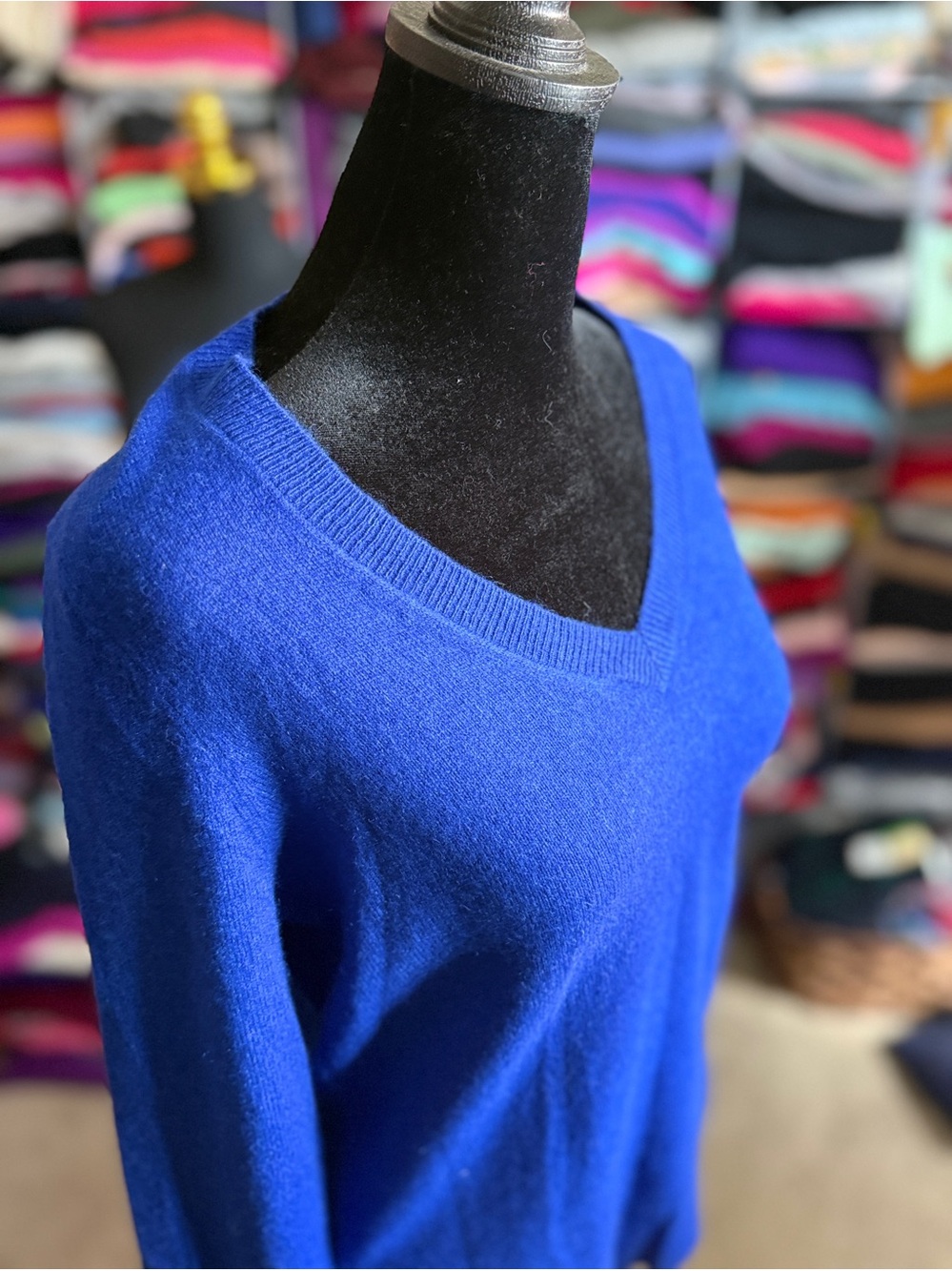 Classic V-Neck Women's Cashmere Sweater - Royal Blue